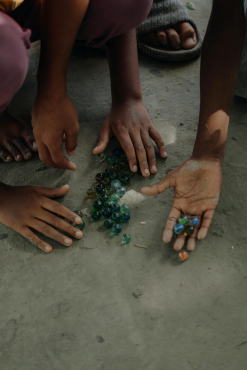 Egy időtlen klasszikus: játssz üveggolyókkal!