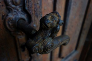 06_door_handle_1585608_1280_low.jpg