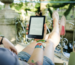 Vidd magaddal az egész könyvespolcot!